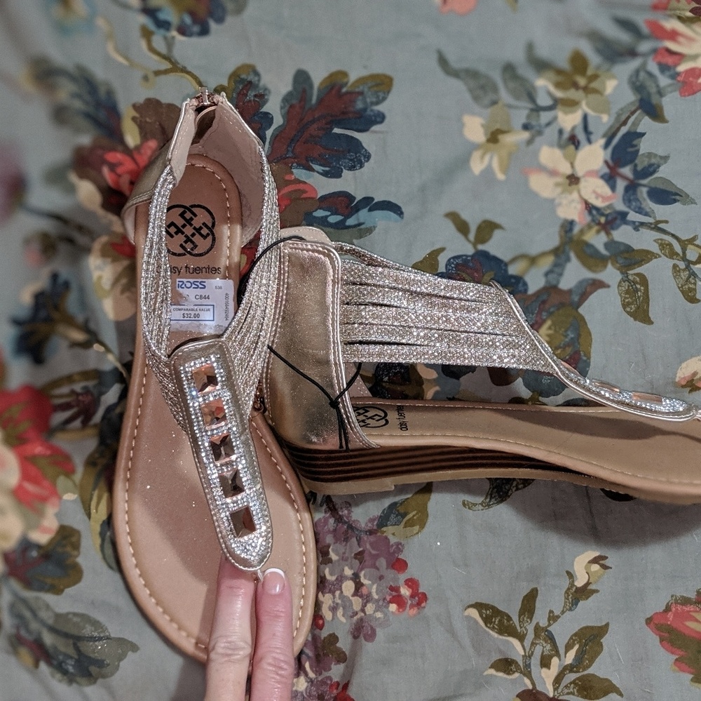 Daisy Fuentes sandals